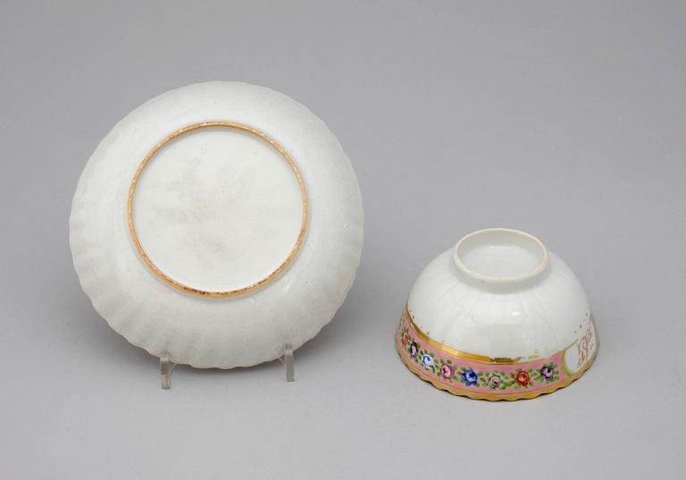 KOPP MED FAT, porslin. Kina, ca 1800.