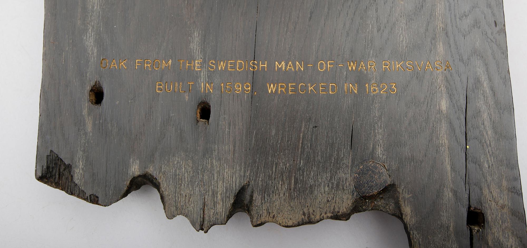 PLANKA samt CIGARETTÄNDARE från skeppet Riksvasa.