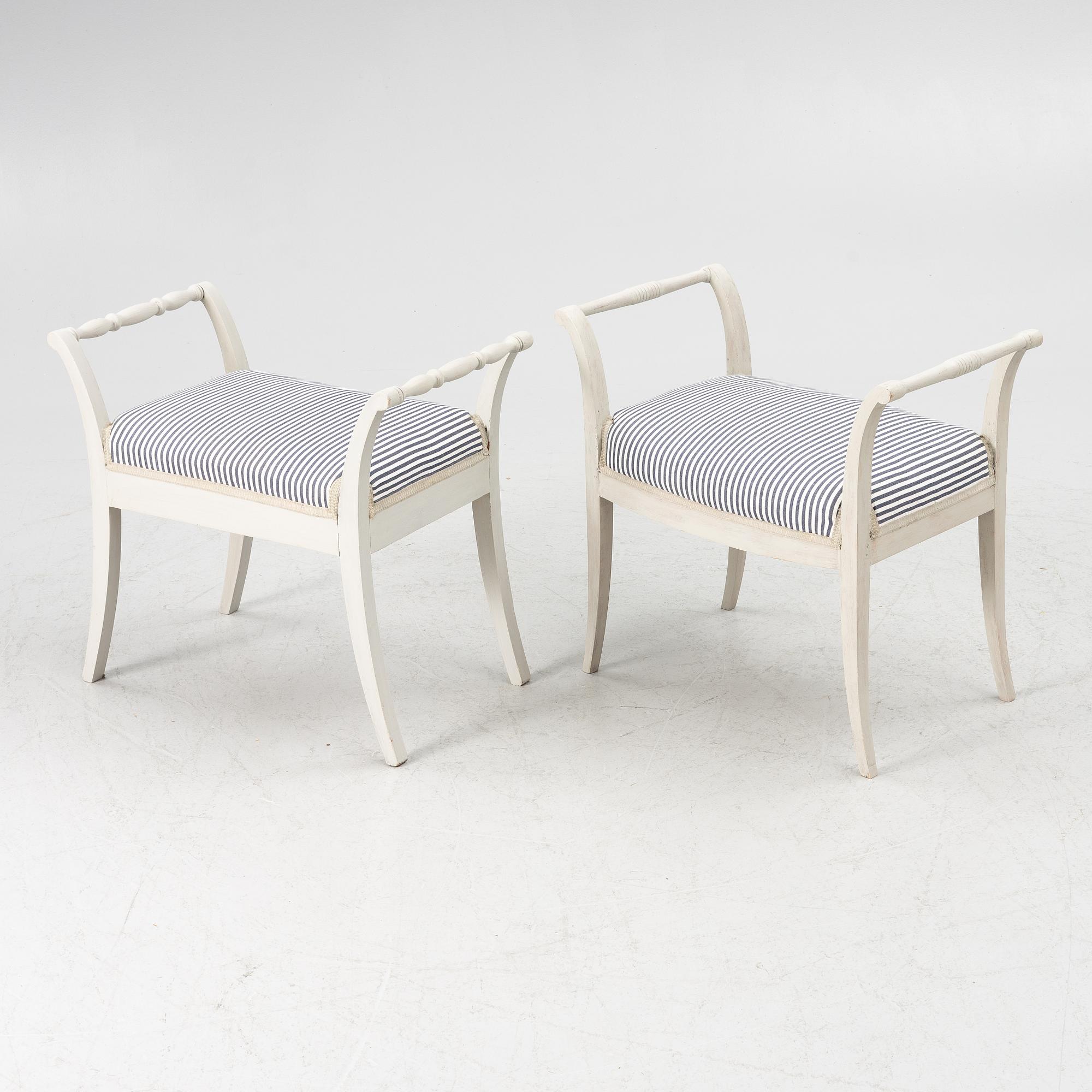 Taburetter, 2 st snarlika, tidigt 1900-tal.