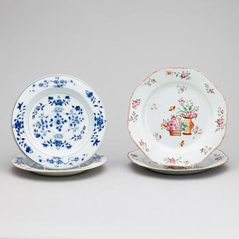 TALLRIKAR, 2+2 stycken, porslin, Kina, Kangxi respektive Qianlong, 1700-tal.