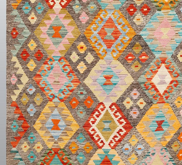 Matta Kelim, ca 298 x 210 cm.