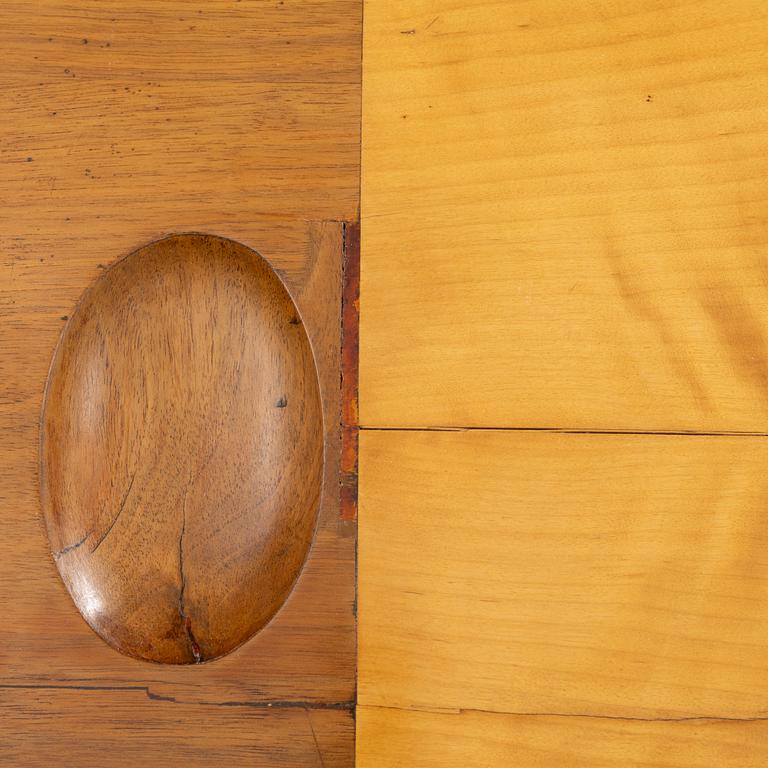 Game table, 19th century.