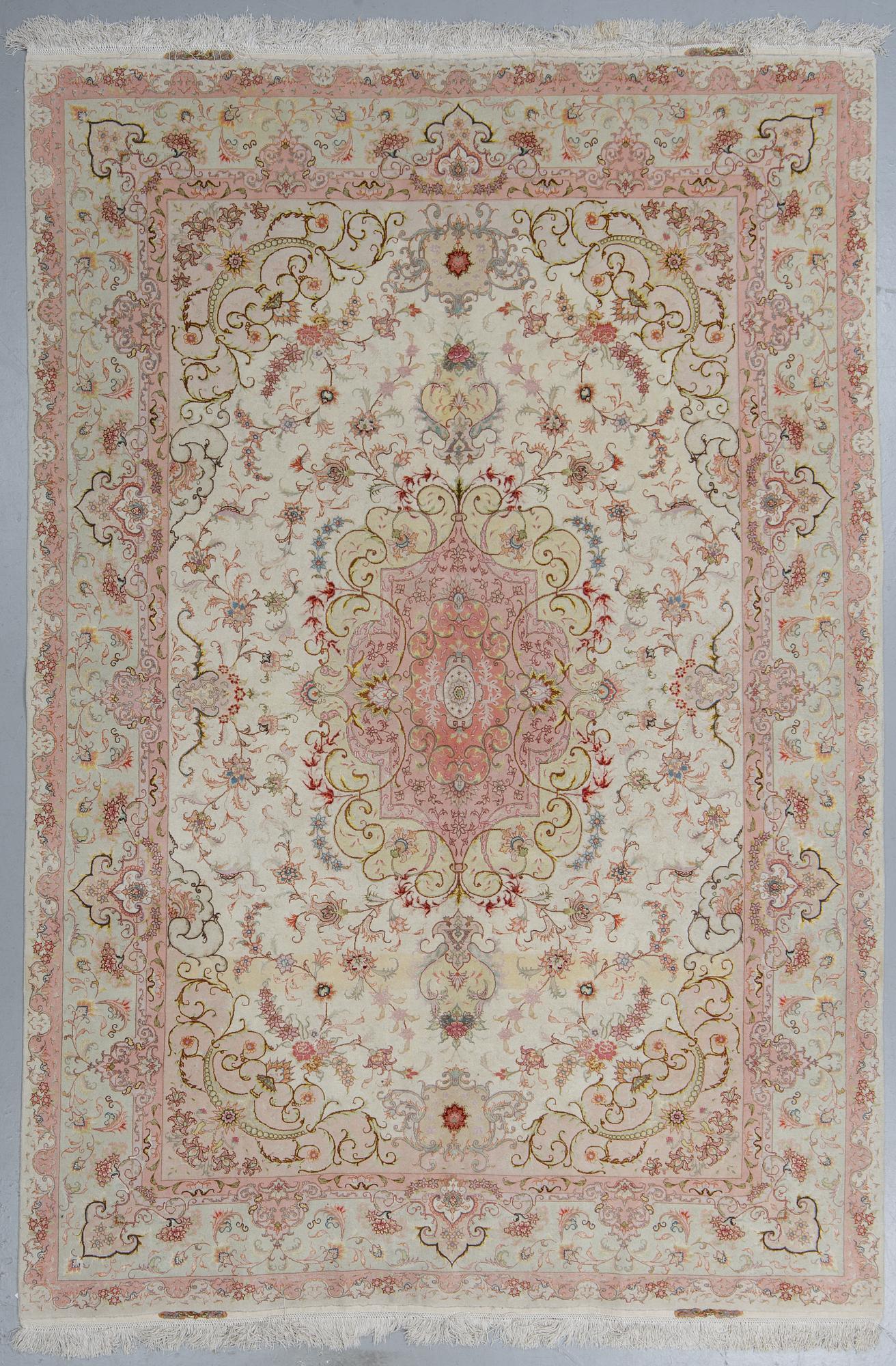 A carpet, Tabriz, part silk, ca 295 x 200 cm.