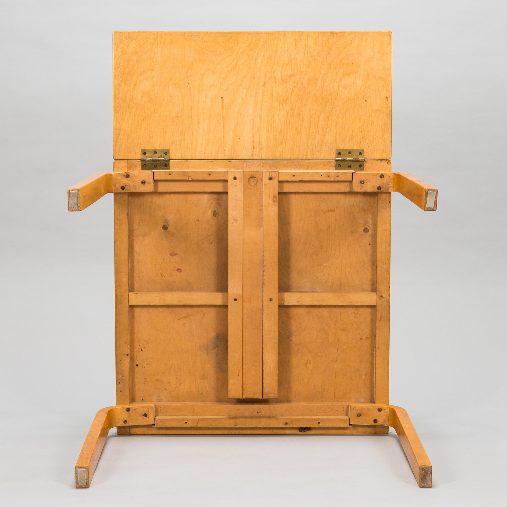 Alvar Aalto, klahvipöytä "DL85", O.Y. Huonekalu- ja Rakennustyötehdas A.B. 1900-luvun puoliväli.