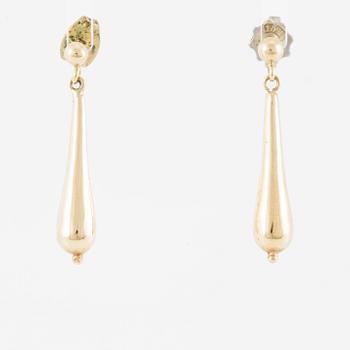 Earrings, a pair, drop-shaped, 18K gold.