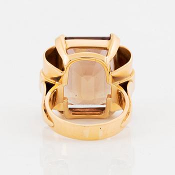 An 18K gold ring set with a step-cut citrine.