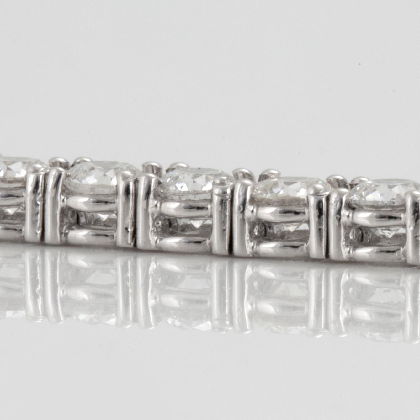ARMBAND med 44 briljantslipade diamanter totalt ca 7.73 ct. Kvalitet ca G-H/VS-SI.