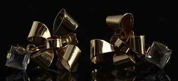 ÖRHÄNGE, Stigbert, 18 K guld samt berskristall.