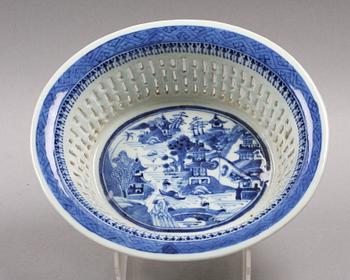 GALLERSKÅL, porslin, Qianlong, Kina.