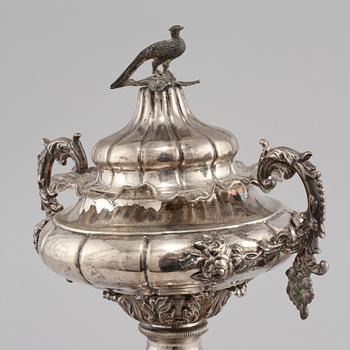 STRÖSOCKERSKÅL, silver, Gustaf Möllenborg, Stockholm, 1840. Vikt 1065 g.