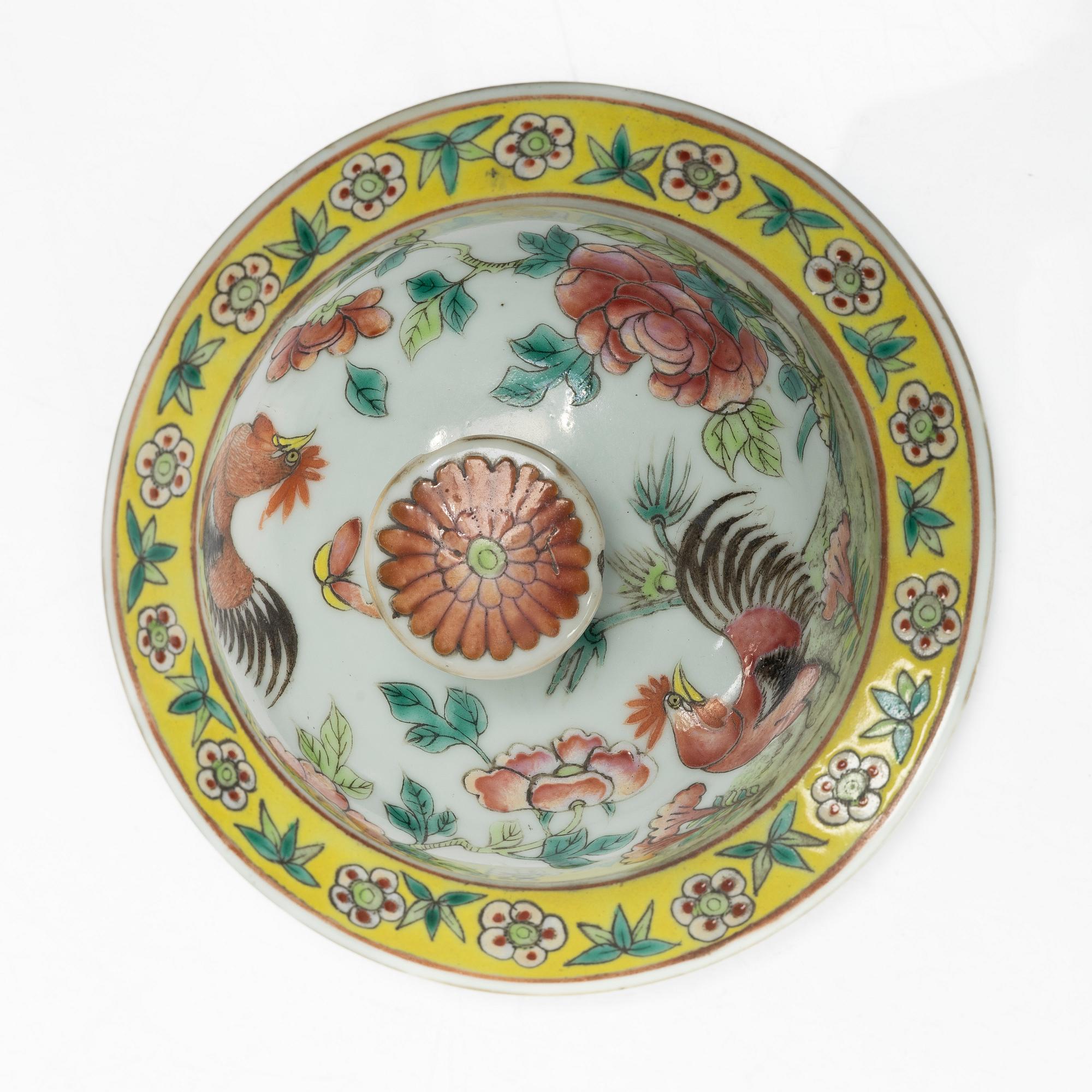 Urna med piedestal, Kina, 1900-talets första hälft.