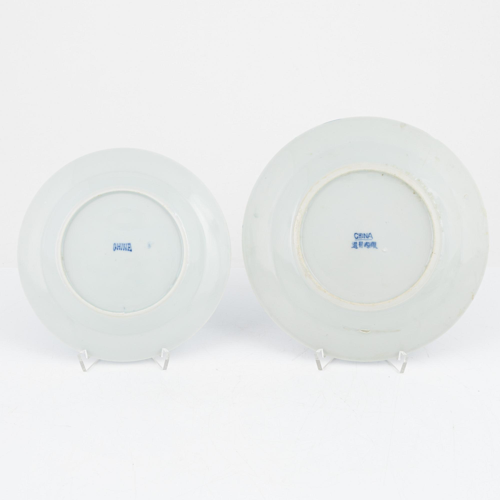 A set of six Chinese blue and white tea cups with saucers and nine plates, Qing dynasty, 19/20th century.