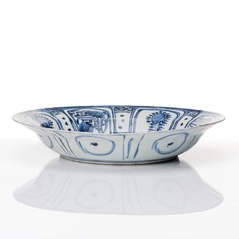 Fat, kraakporslin. Mingdynastin, Wanli (1572-1620).
