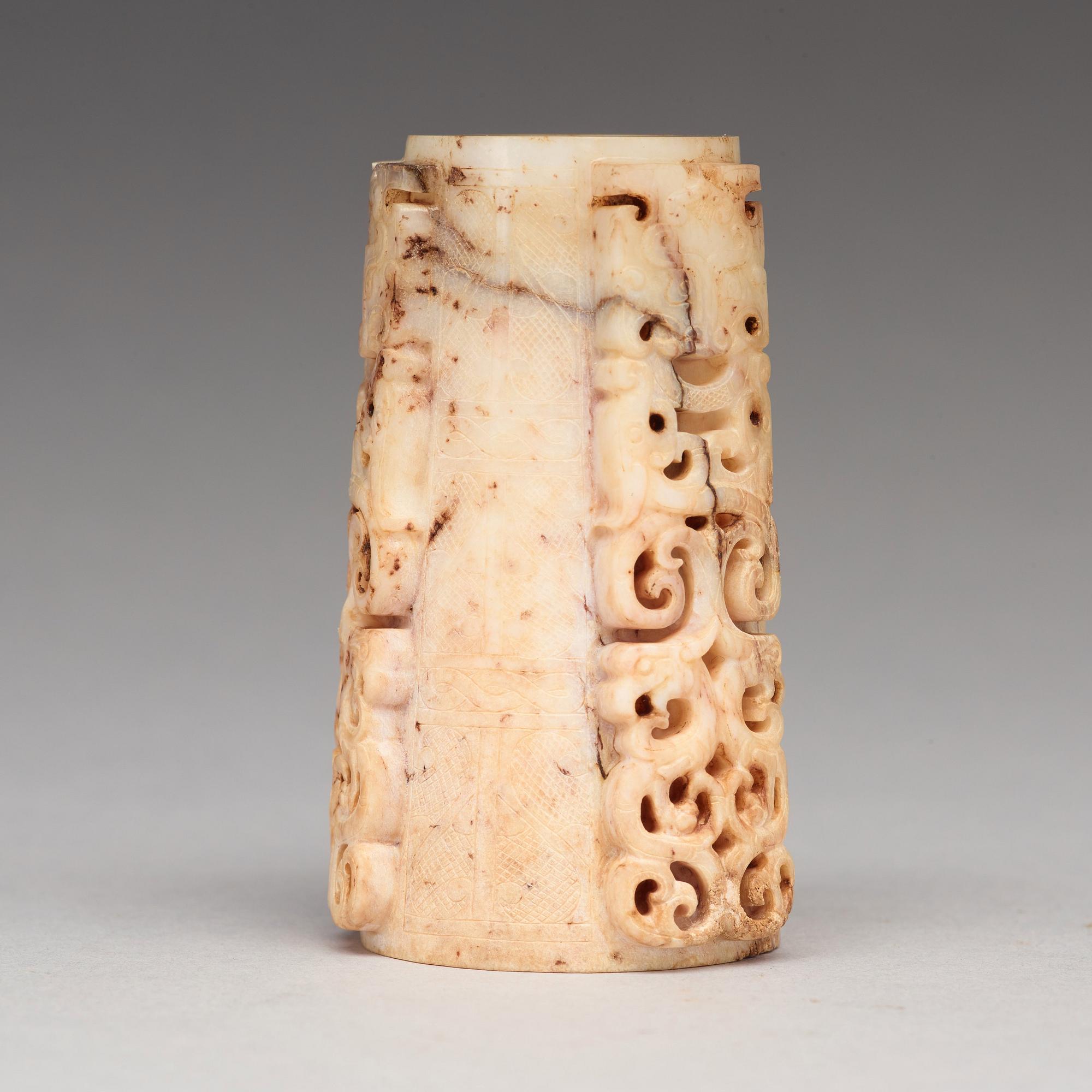 DEKORFRAGMENT, sten. Kina, arkaiserande.