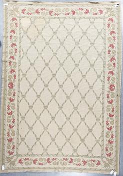 BRODERAD MATTA. Portugal 1900-talets sista fjärdedel. Ca 368 x 256 cm.