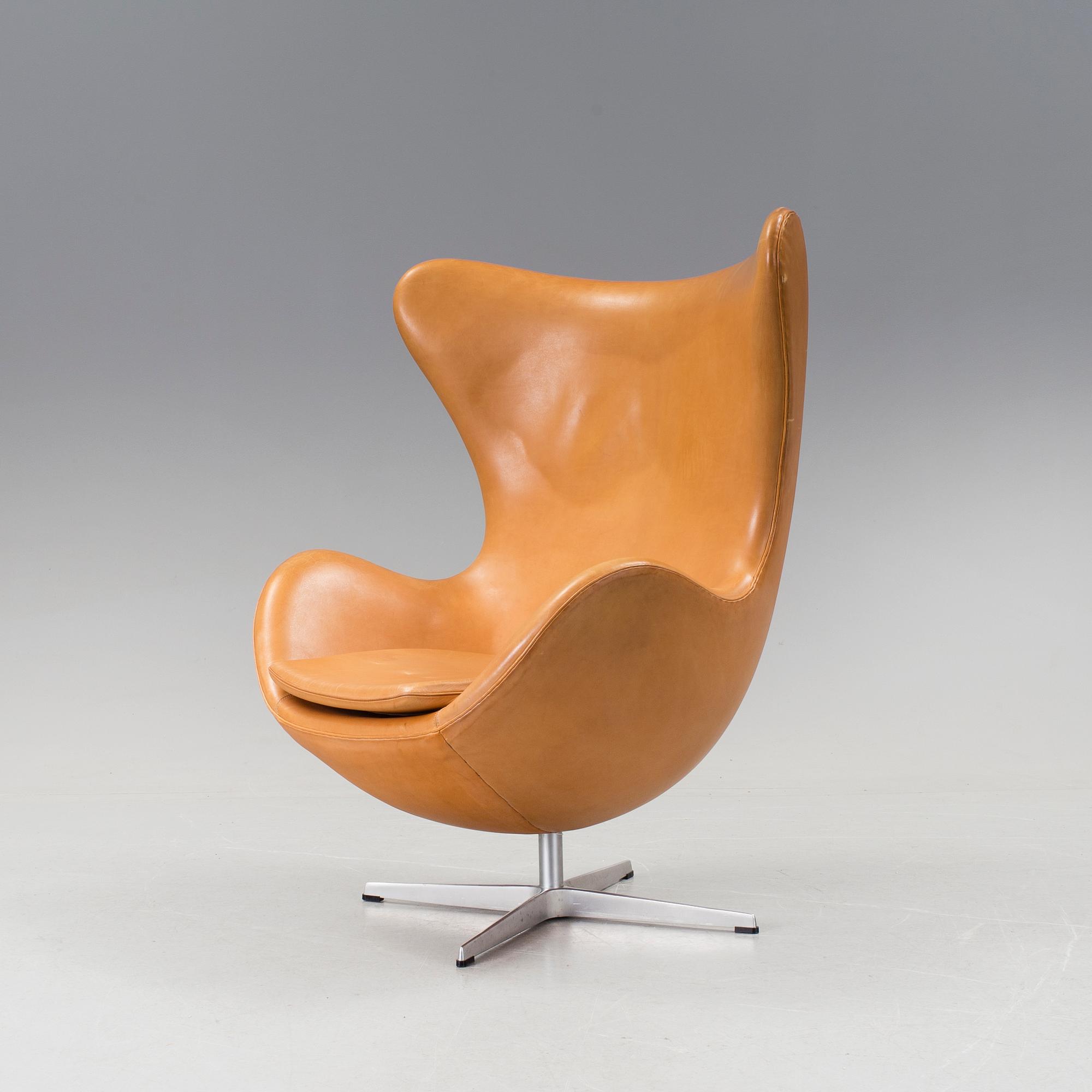 ARNE JACOBSEN, a "Egg" chair Fritz Hansen Denmark 1999.
