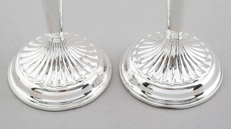 LJUSSTAKAR, 1 par, gustaviansk stil, Göteborg 1965.