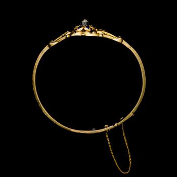 A BRACELET, 18K gold, diamnod, enamel decoration. Indistinct maker's mark Stockholm 1847. Weight 17.8 g.