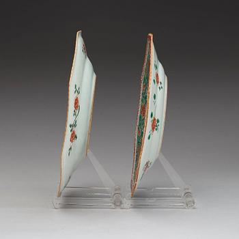 Two famille verte dishes, Qing dynasty Kangxi (1662-1722).