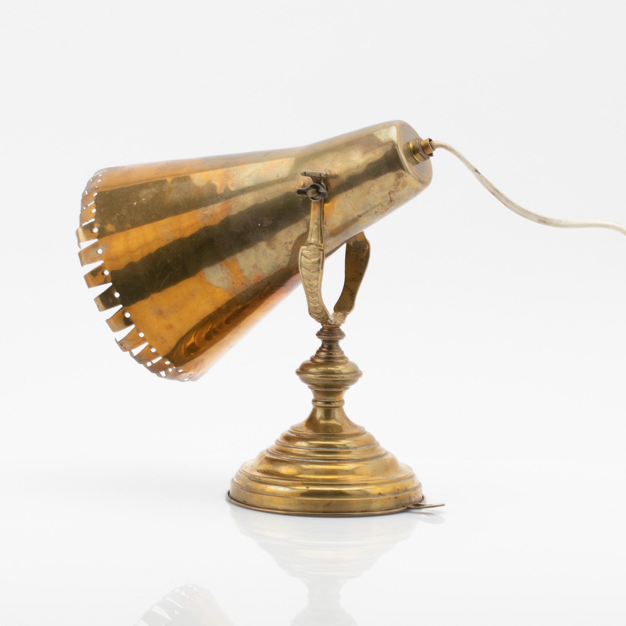 Wall lamp, brass, first half of the 20th century.