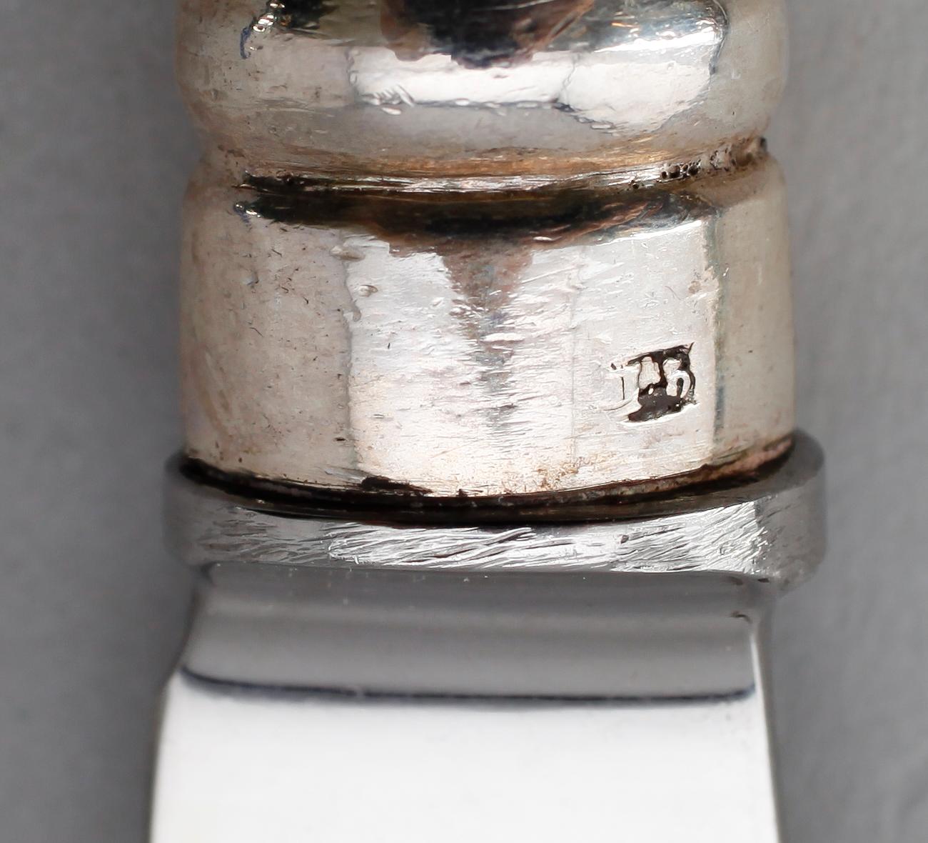 MATKNIVAR, 12 st, silver, Carl Hammer, Stockholm 1860/70-tal. Total vikt med stålblad ca 1077 gram.