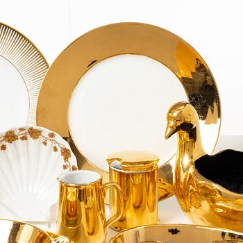 Service pieces, 91 pcs, mostly Porcelain de Paris.