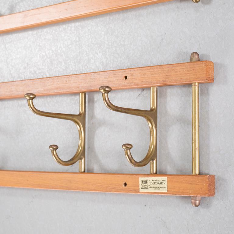 Four circa mid 20th century clothes hangers, "Dekorativ" by Skoglunds metallgjuteri.