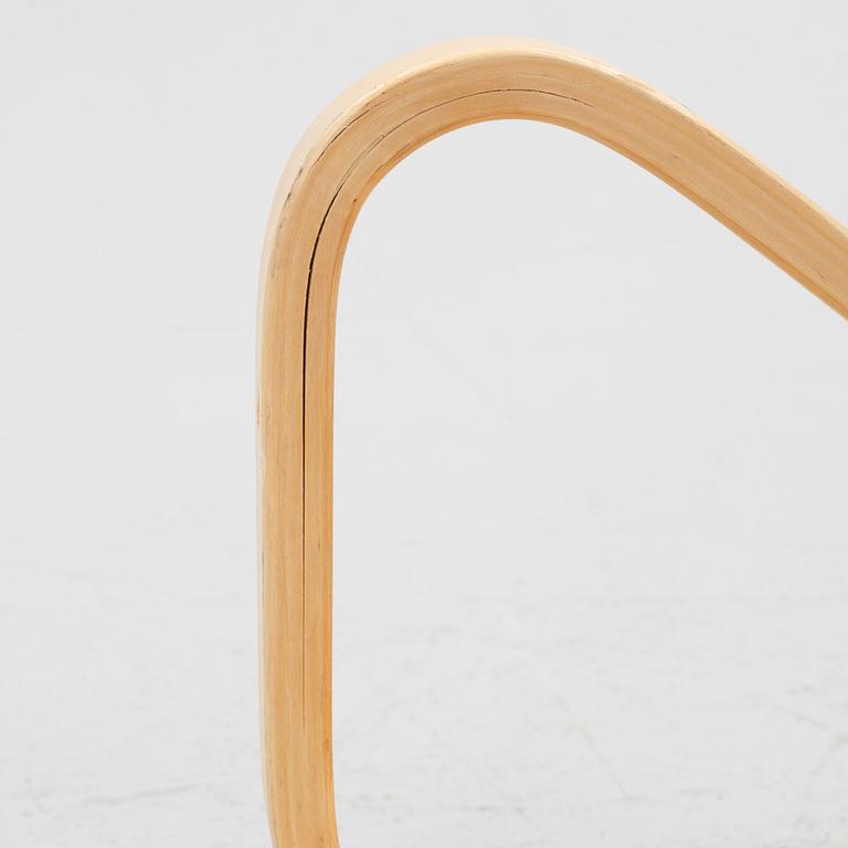 Alvar Aalto, a pair wall shelves, model 112B, Artek, Finland, late 20th century.