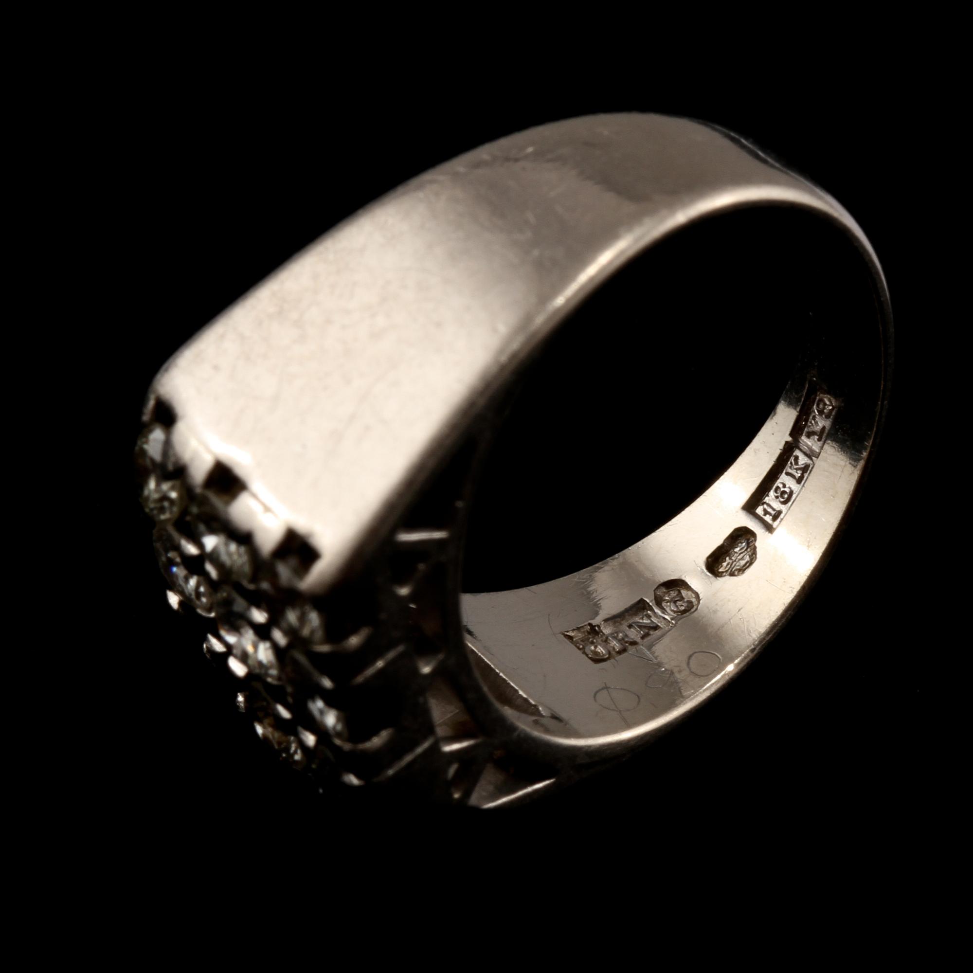 RING, 18k vitguld med 8 briljantslipade diamanter, 0,80 ct, Örns, Göteborg, 1973. Vikt 9 g.
