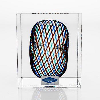 Oiva Toikka, an annual glass cube, signed Oiva Toikka Nuutajärvi 1994 and numbered 596/2000.