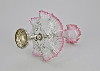 UPPSATSSKÅL, glas och vitmetall. 1800-talets slut.