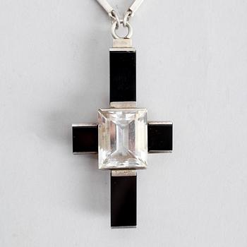 A Wiwen Nilsson silver and onyx pendant and chain, Lund 1939.