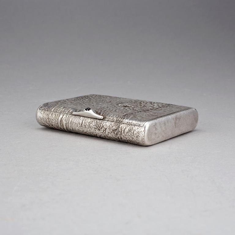 CIGARETTETUI, Ryssland, 1900-talets början. Vikt 154 g.