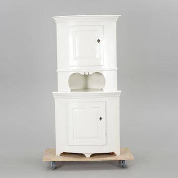 HÖRNSKÅP, 1800-tal.