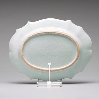 An armorial charger, Qing dynasty, Qianlong (1736-95).