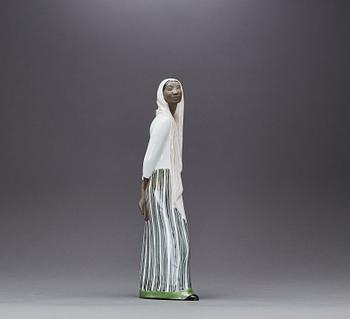 FIGURIN, "Indonesiska", signerad Mari Simmulson, Uppsala Ekeby, 1900-talets andra hälft.