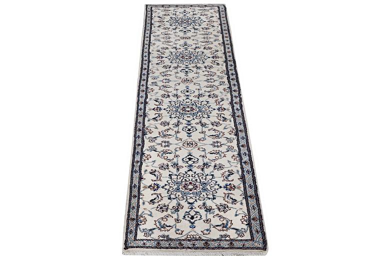 A runner carpet, Nain, part silk, 9 laa, signed, ca. 380 x 80 cm.