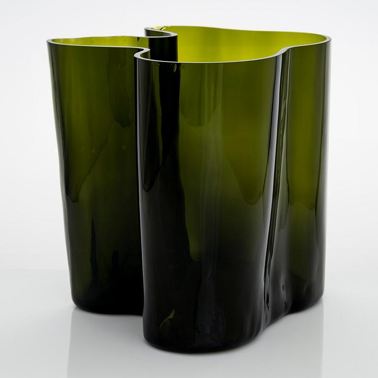 Alvar Aalto, a 1950s '3031' vase for Iittala.