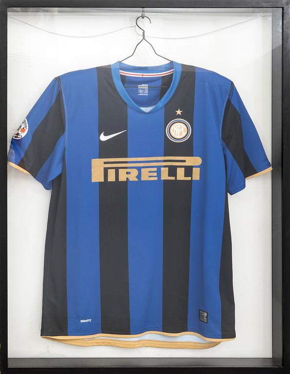 Inter match shirt, signed by Zlatan Ibrahimović  2006.