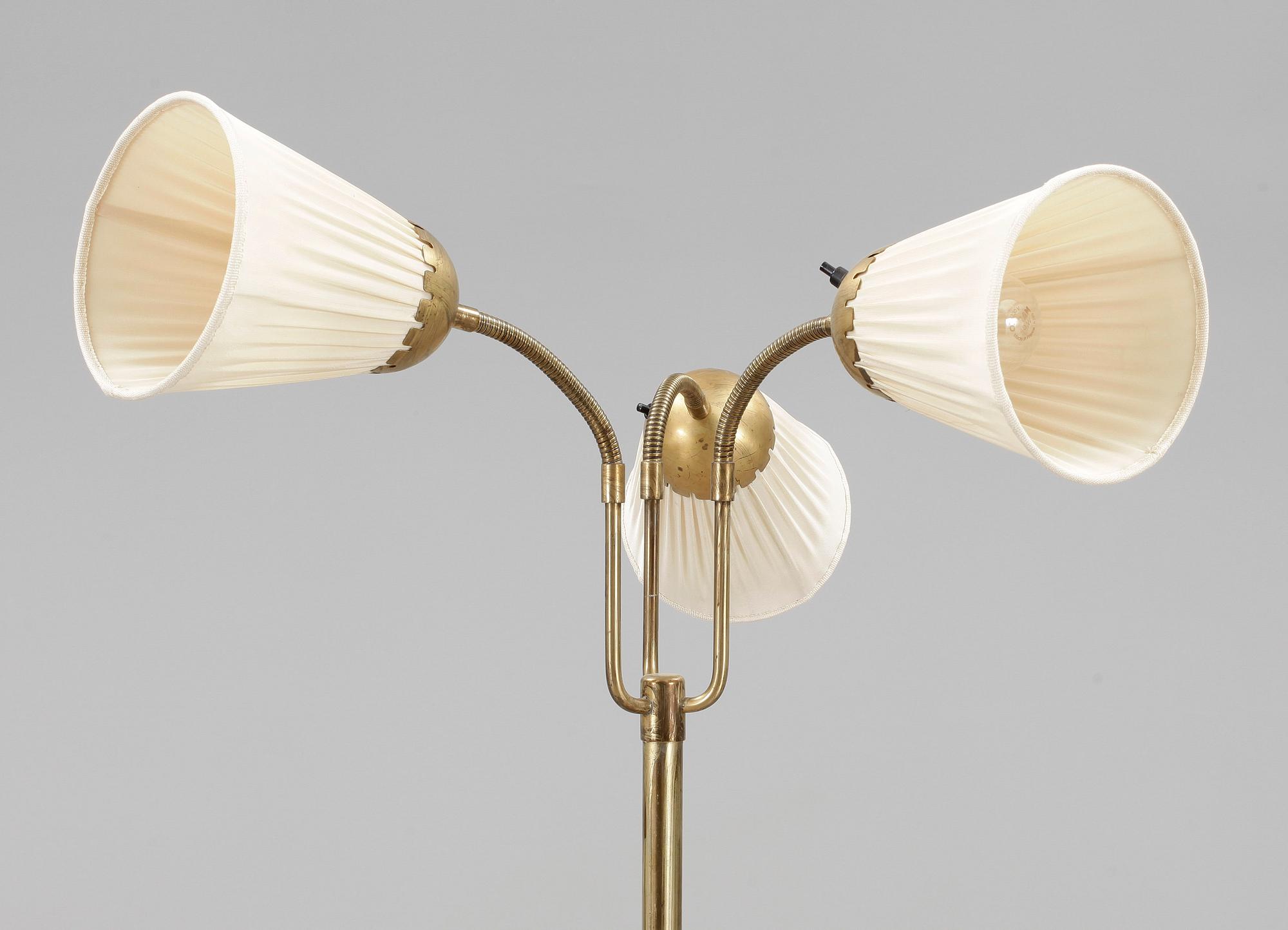 GOLVLAMPA, omkring 1900-talets mitt.