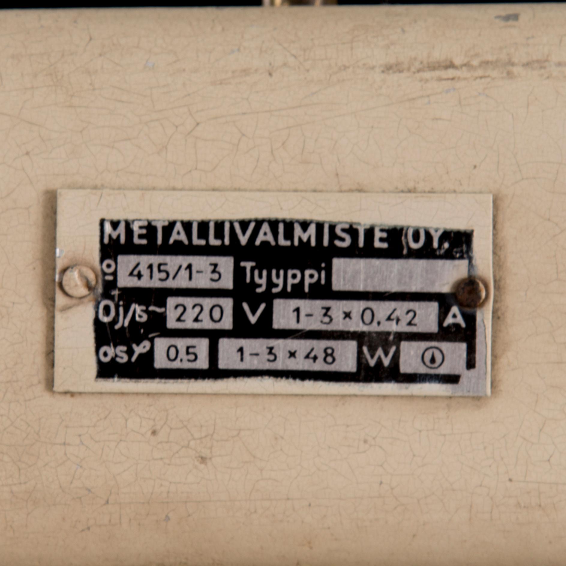 A mid 20th century Finnsh '415/1-3' industrial light for Metallivalmiste.