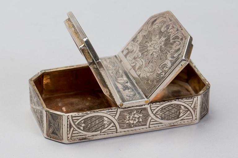 DUBBELDOSA, Ryssland, svenska importstämplar, silver, vikt 140 g.