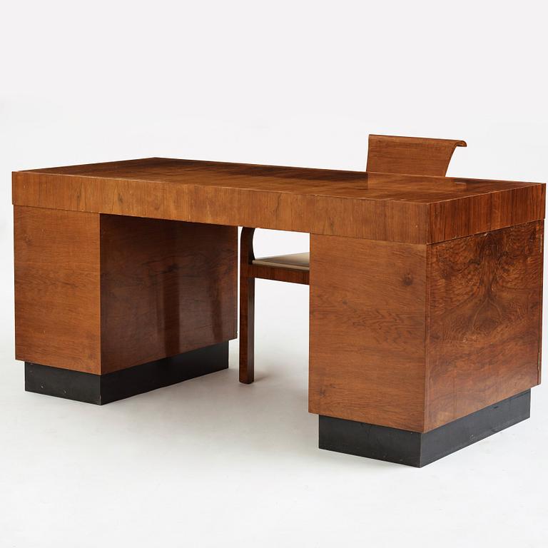 Kurt von Schmalensee, a desk and armchair, executed by AB David Blomberg for the Stockholm exhibition in 1930.