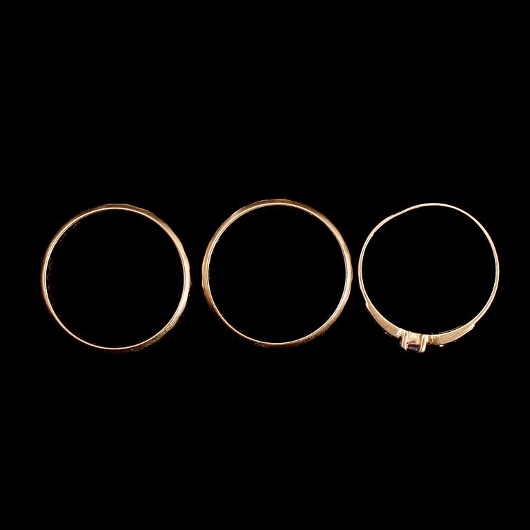 RINGAR, 3 st, 18 k guld. Total vikt 7 g.