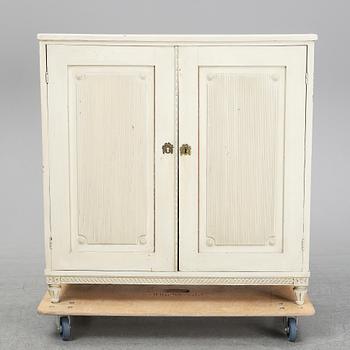 A painted Gustavian sideboard, early 19th Century.