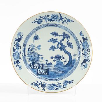 A Chinese blue and white porcelain serving dish, Qing dynasty, Qianlong (1736-95).