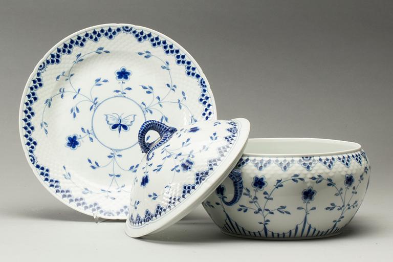 TERRIN, porslin, Musselmalet, Bing & Grøndahl, Danmark, 1900-talets andra hälft.