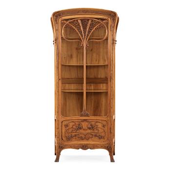 387. An Art Nouveau mahogany show case cabinet, for Myrstedt & Stern, Stockholm, Sweden ca 1900.