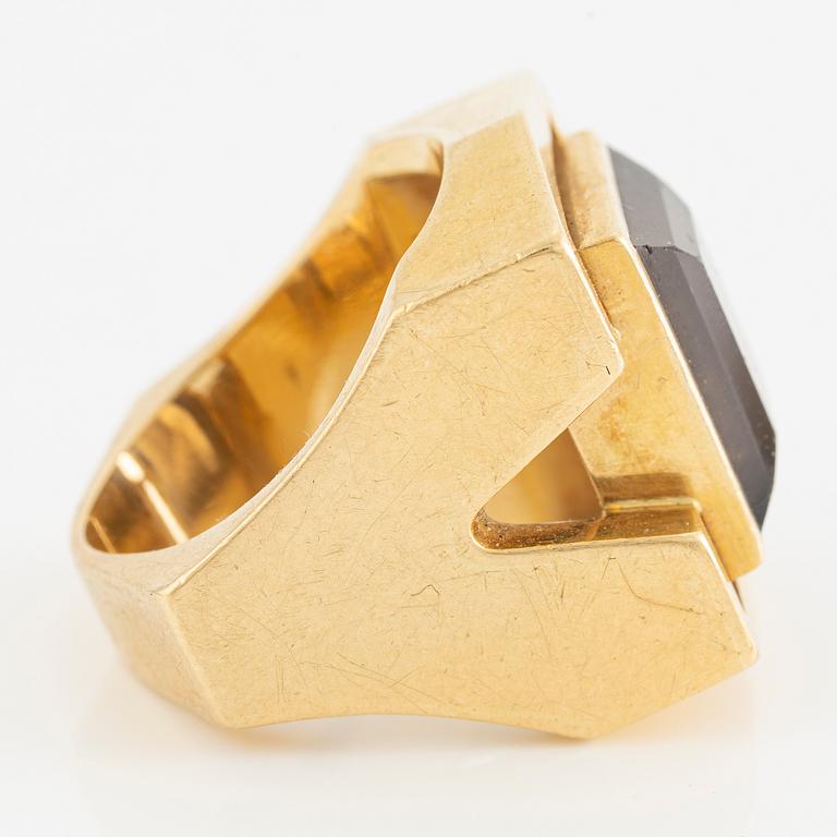 Ring 18K gold with smoky quartz, circa 1970s.