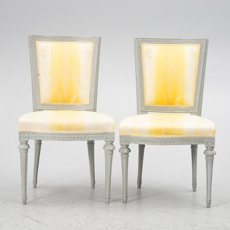 Stolar, ett par, gustavianska, av Erik Holm, (1734-1814, mästare i Stockholm) 1700-talets andra hälft.